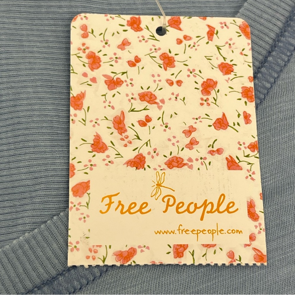 We The Free People Catch Waves Tee‎ Top Blue Dreamy Clouds Womens Size Small NEW - Picture 5 of 9